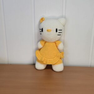 Mini chatte habillé jaune