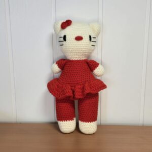 Chatte habillée rouge